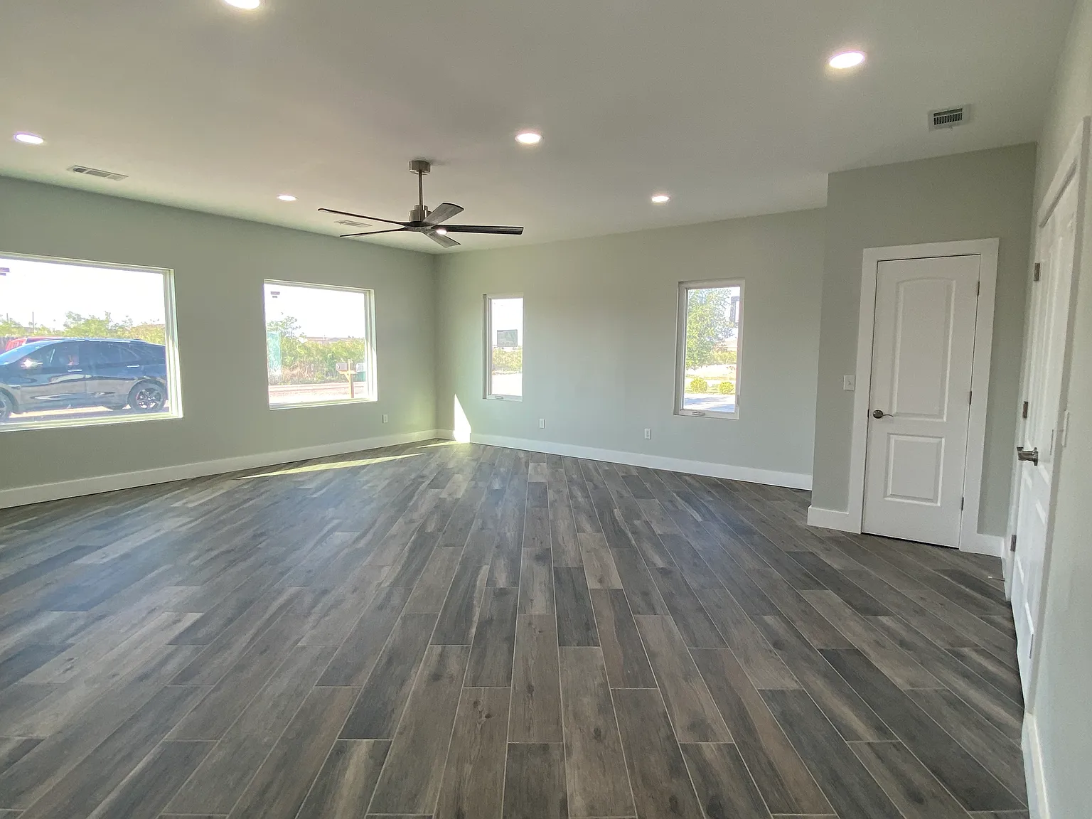 3 bed, 3308 sqft, $3,500 — Photo 2