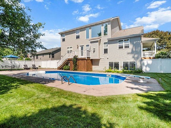 2nd image of 2317 Thornwood Dr
