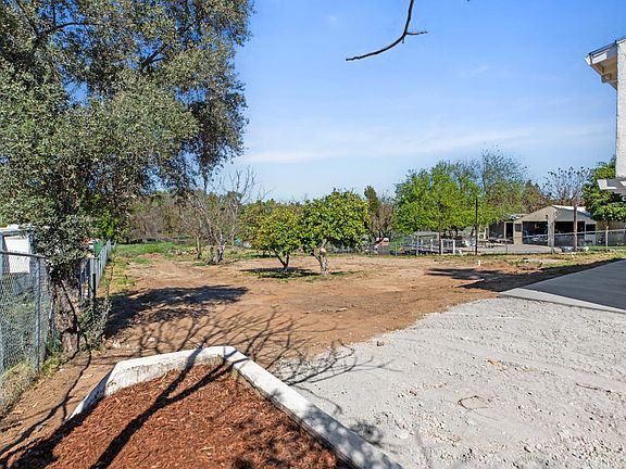 5th image of 1821 River Rd