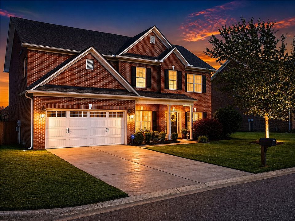 1st image of 17 Fawn Hill Dr