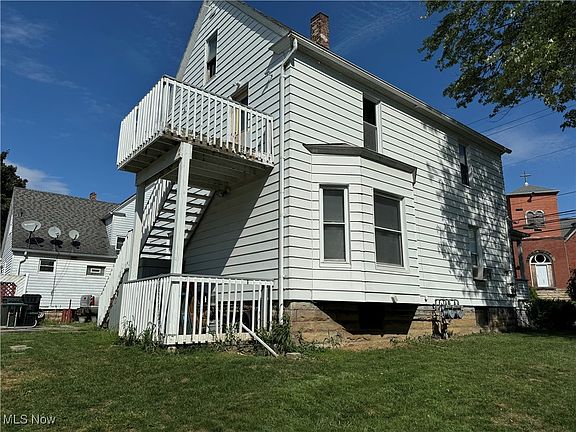 4th image of 725 E River St