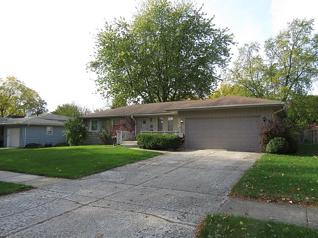 1130 Laurel Dr photo 1