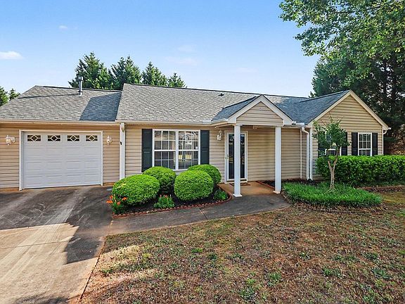 3rd image of 403 Crescentwood Ct