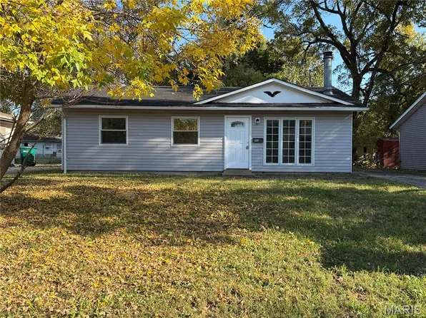 112 Saint Robert Dr, Cahokia, IL 62206