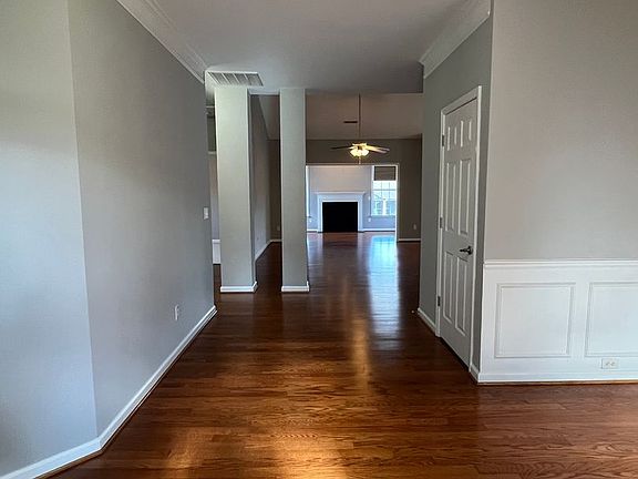 3rd image of 128 Wild Thorn Ln