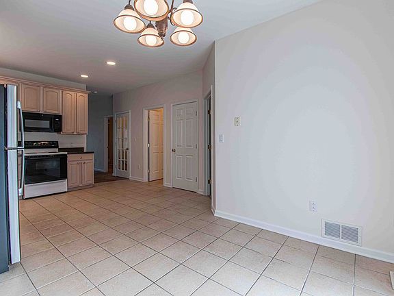 4th image of 4013 Pond View Dr #4013