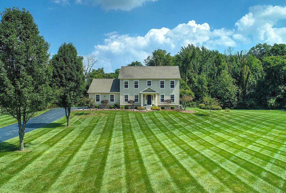1st image of 144 Hidden Hills Dr