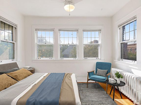 3rd image of 2415 Harriet Ave #1