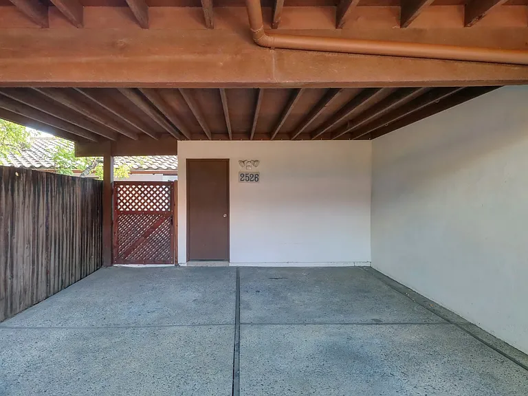2526 Overhill Ln — Photo 15