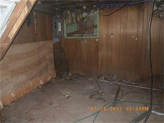 4th image of 4833 Saint Clair St