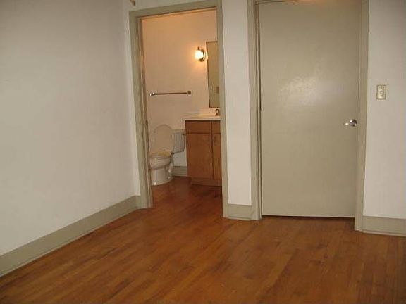 Bedroom w/walkin closet