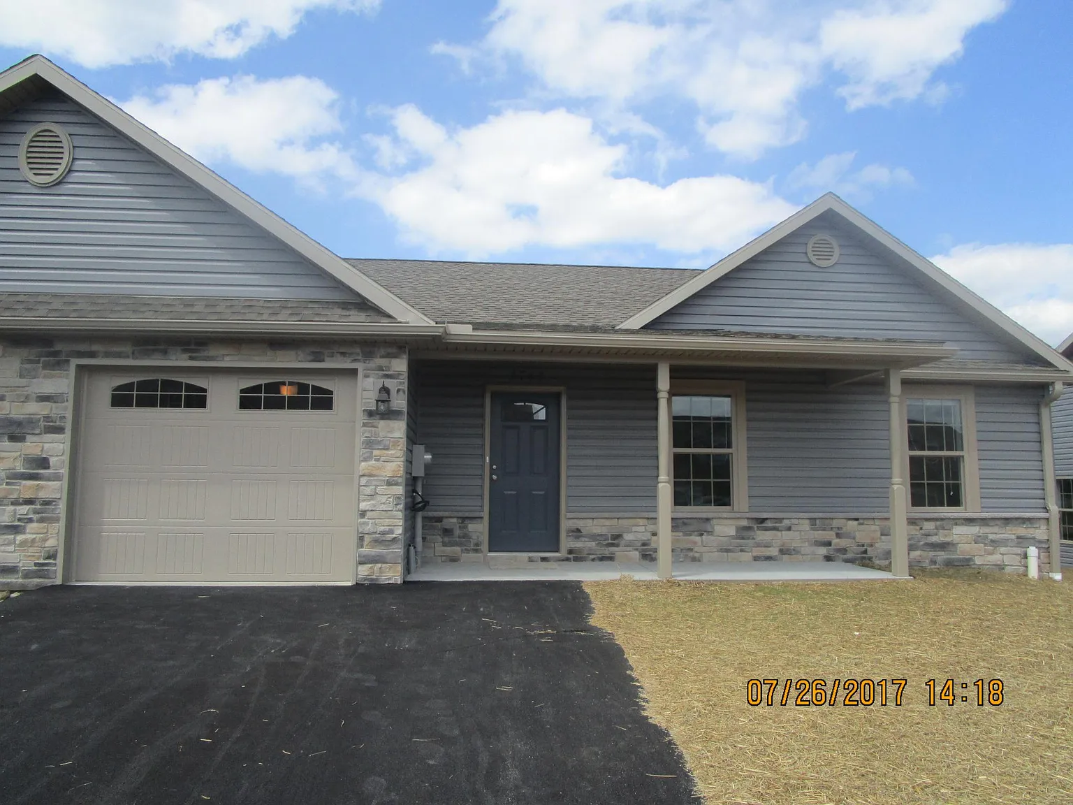3 bed, 1350 sqft, $1,875 — Photo 2