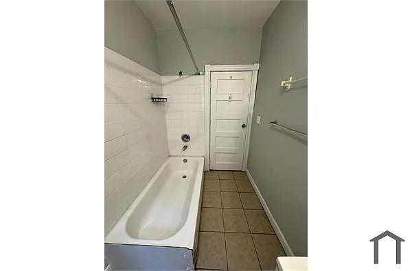 Building Photo - 6144 Ludlow St #2