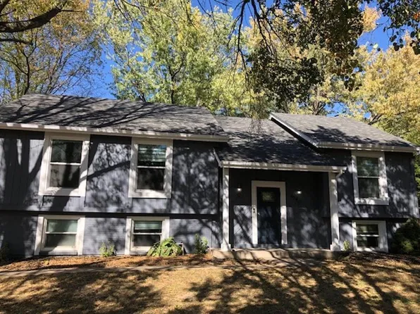 3040 Yellowstone Dr, Lawrence, KS 66047