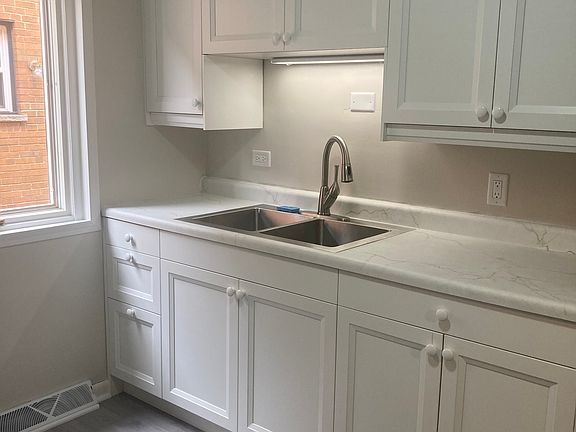 4th image of 5843 Lincoln Ave