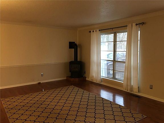 4th image of 6 Malvern Ln