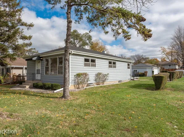 4035 N Grant St, Westmont, IL 60559