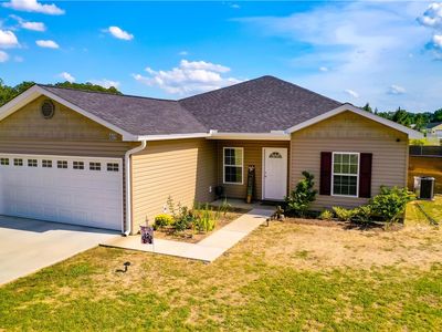 469 Lakeside Cir, Baxley, GA, 31513