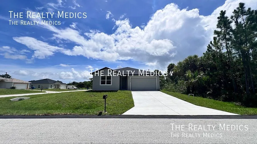 Spacious 3-Bedroom Home with Garage & Patio Palm Bay, FL — Photo 2