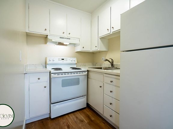 4th image of 3196 Pearl Ave