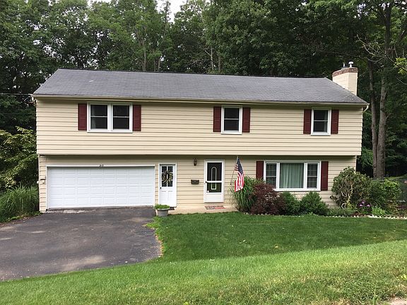 2nd image of 913 Cherry Ln