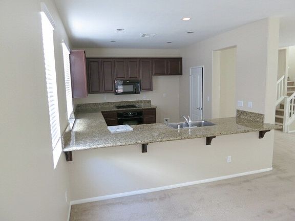 5th image of 45725 Sierra Ct