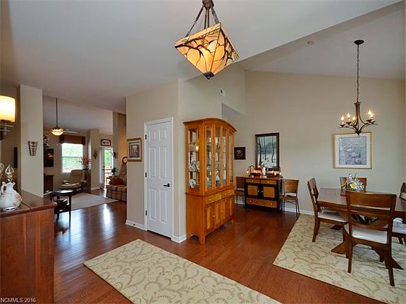 3rd image of 117 Creekwalk Ln