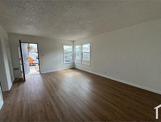 2nd image of 1320 W 89th St