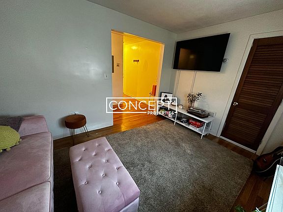 4th image of 385 Dorchester St #7