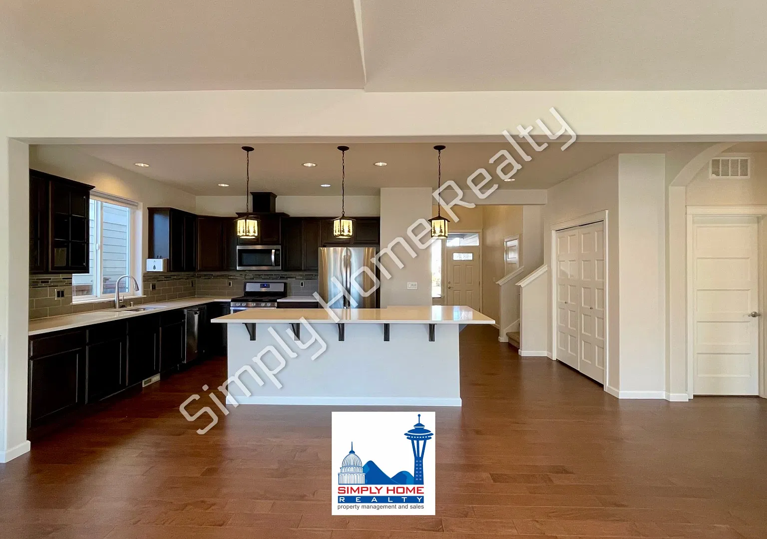 Stunning 3-Bedroom Home with 3 Bathrooms, Dedicated Office & Spacious Bonus Room! — Photo 3
