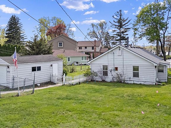 4th image of 8294 Lagoon St
