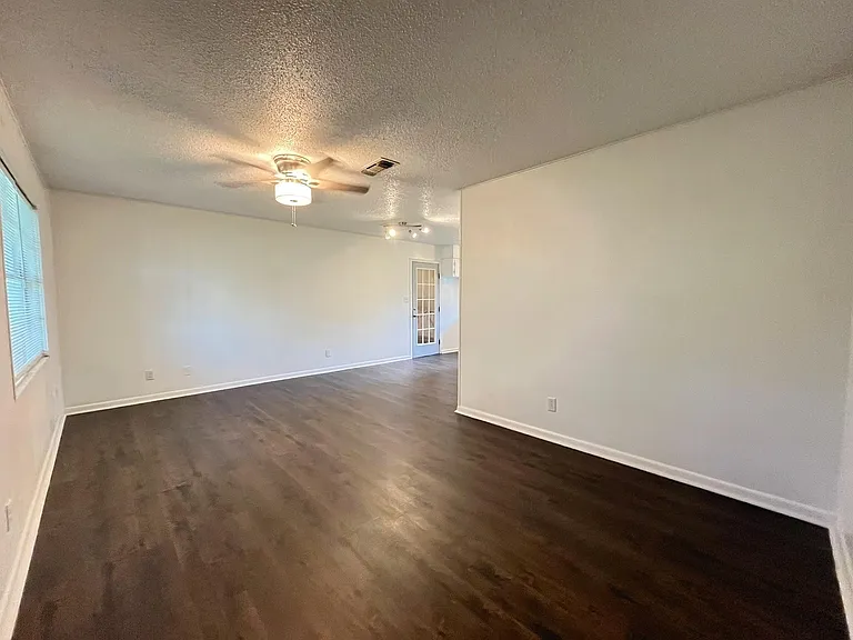 409 La Bradford Dr — Photo 8