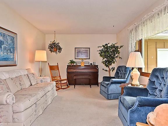 3rd image of 732 18th St SE