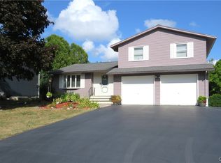 7376 Farmstead Rd, Liverpool, NY 13088