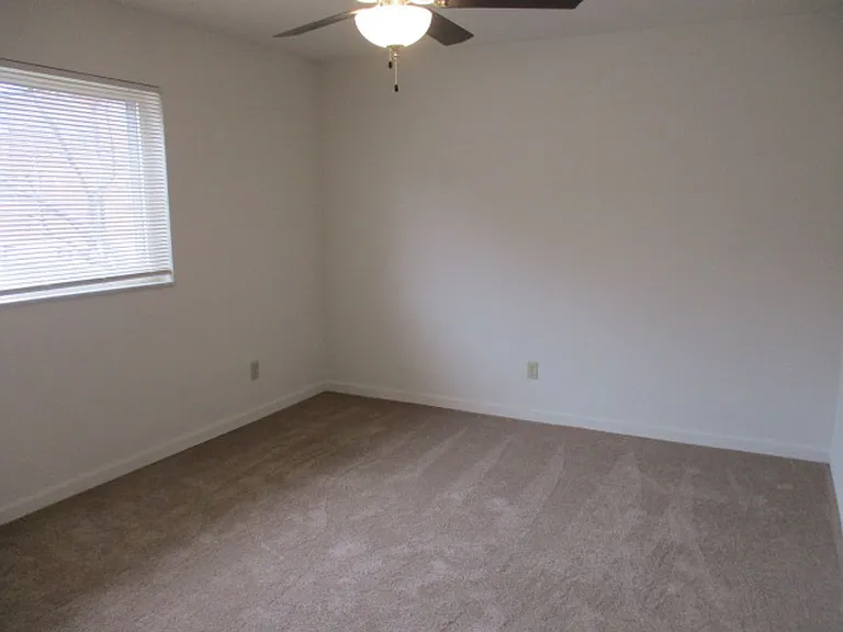 Yorktowne Apartments — Photo 20