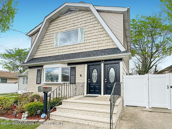 3rd image of 38 Ramblewood Ave