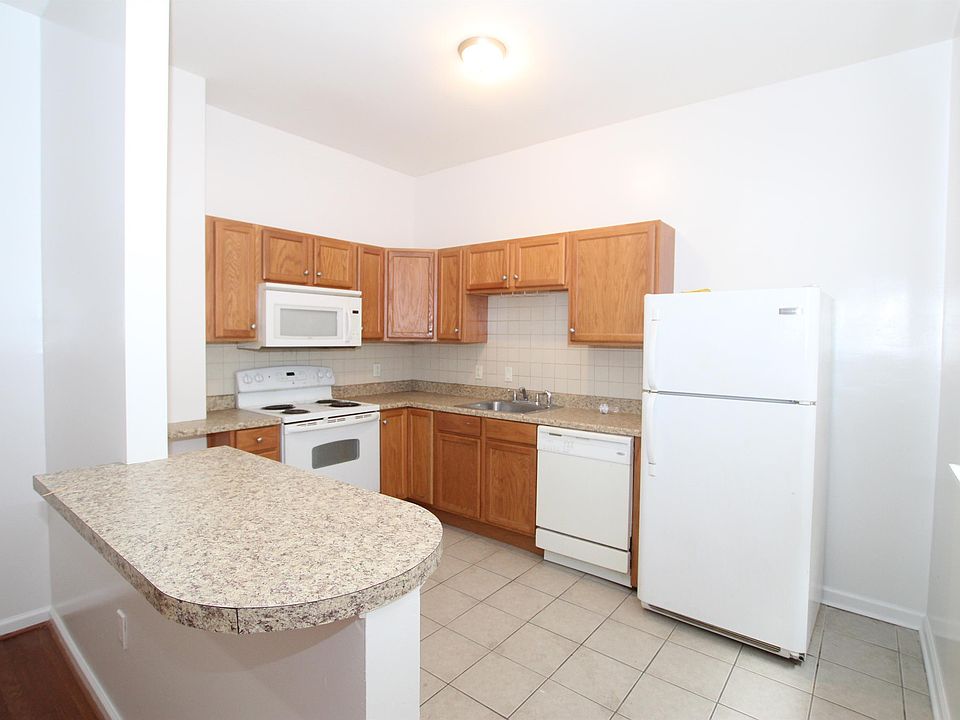 1st image of 2829 W Girard Ave #2