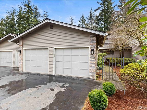 2nd image of 15825 Village Green Dr Unit 11