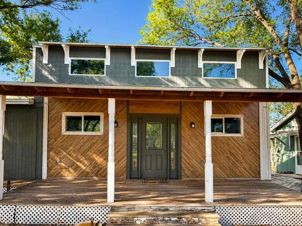 108 W 9th St, Channing, TX 79018