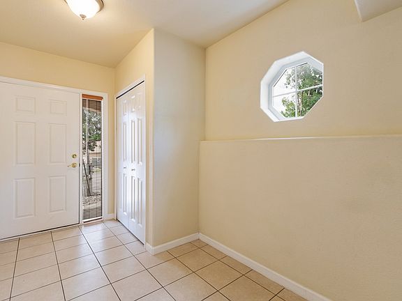 3rd image of 5076 Peak Villa Hts