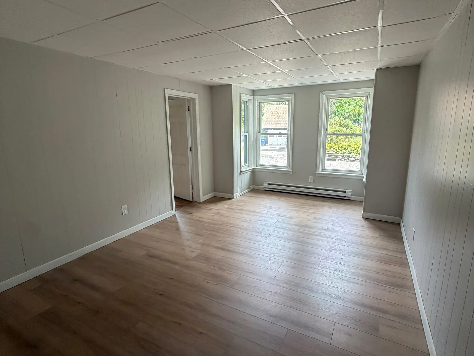 3 bed, $1,950 — Photo 2