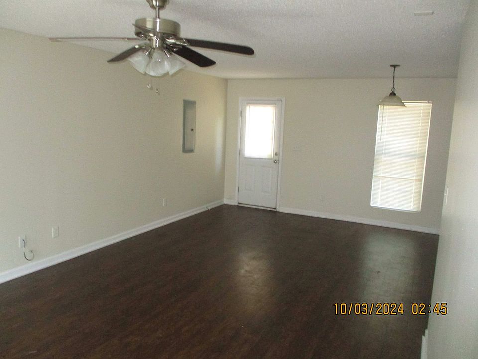 2nd image of 204 Glade Ln