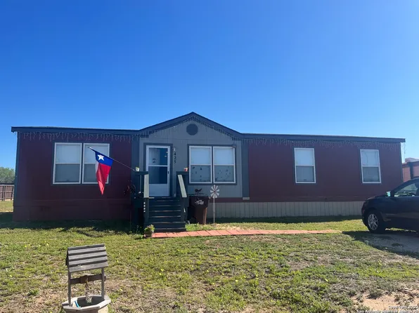 425 Maravillas Dr, Pleasanton, TX 78064