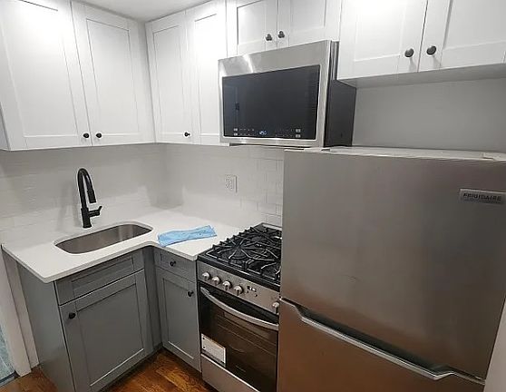 5th image of 534 W 50th St APT 1A