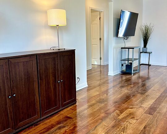 5th image of 4211 Sunnyside Ave