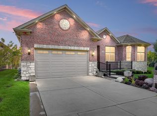 215 Donmor Dr, Roselle, IL 60108