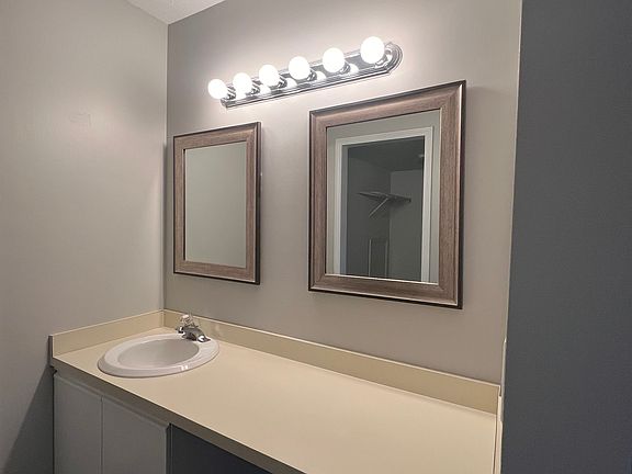 3rd image of 32801 Glen Dr #32801
