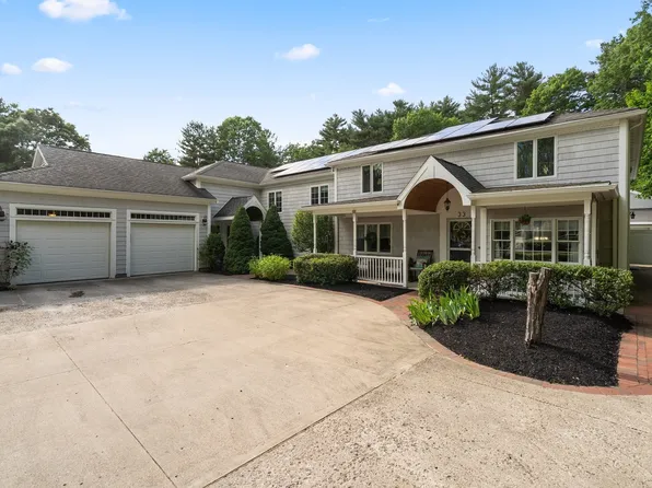 33 Russell Rd, Hanover, MA 02339