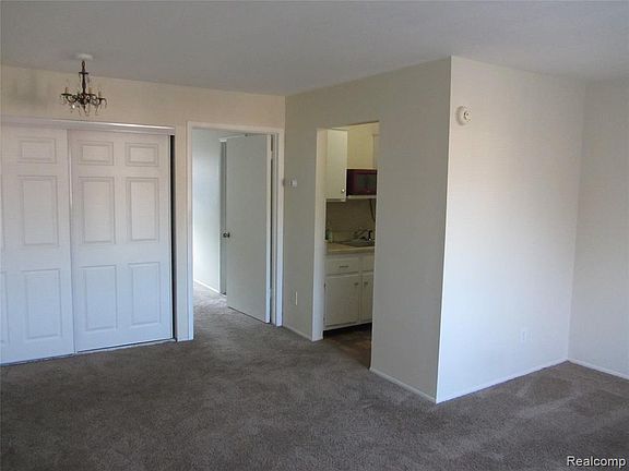 3rd image of 31831 Grand River Ave Unit 76