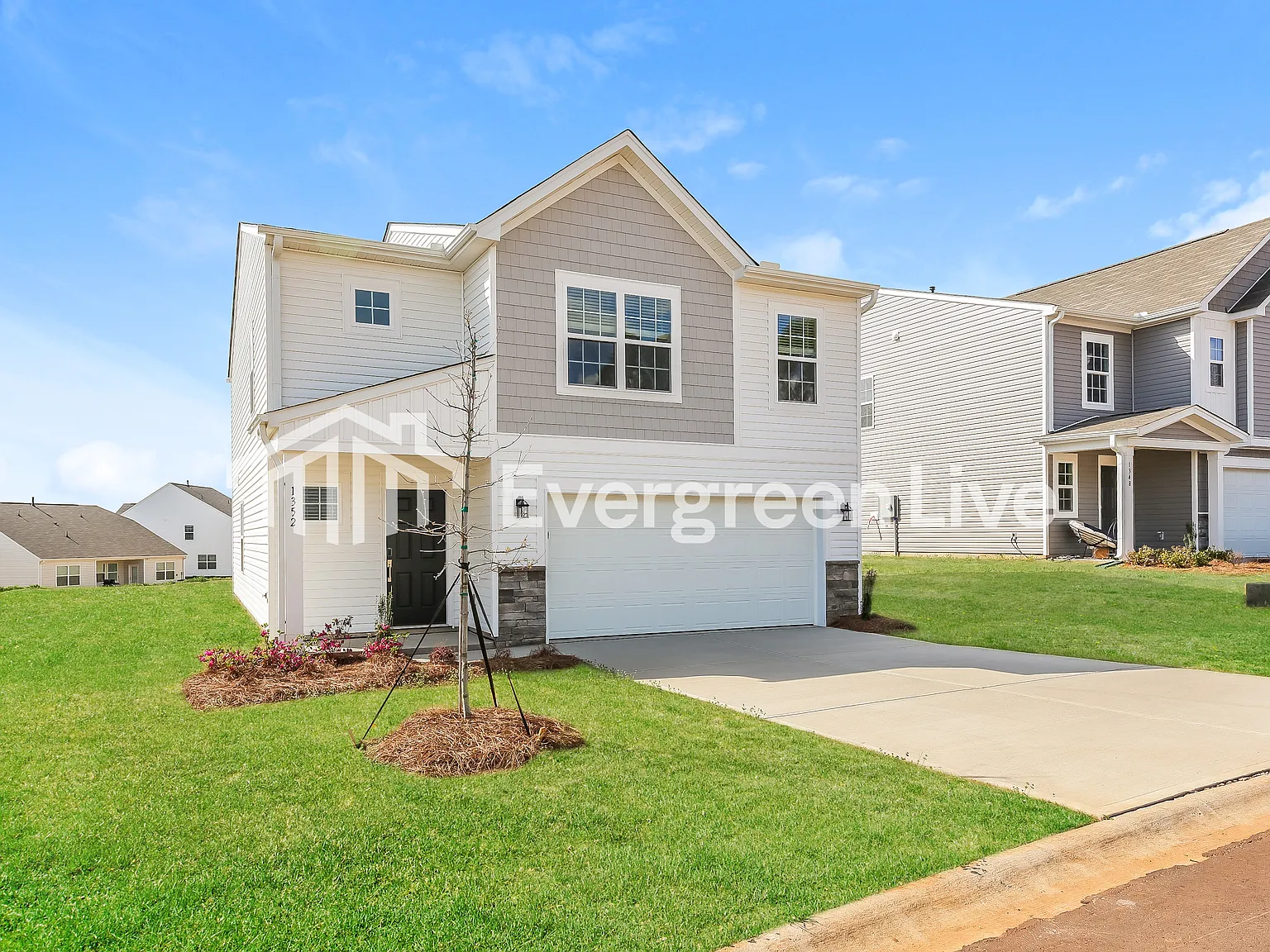 4 bed, 2.5 bath, 1955 sqft, $1,745 — Photo 2
